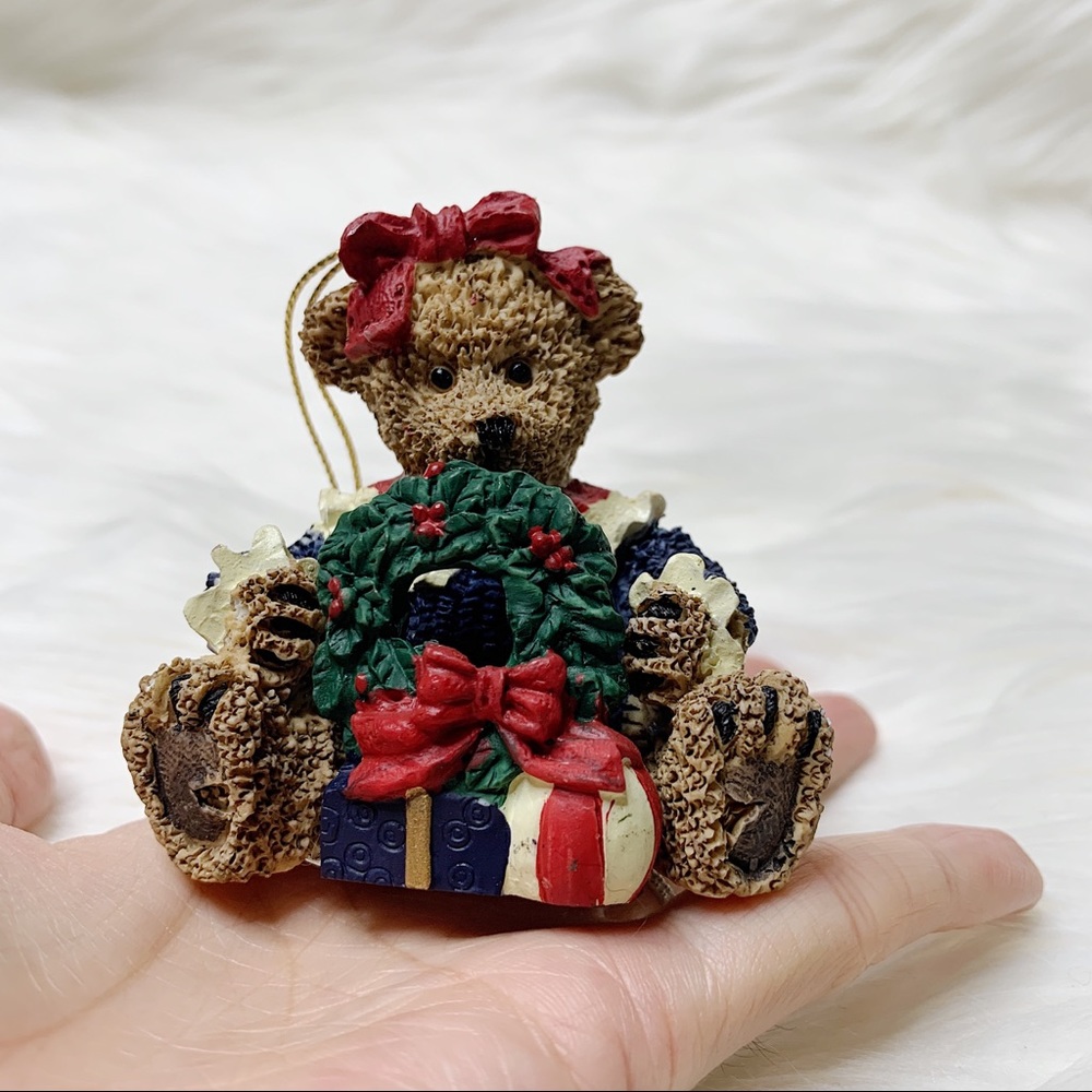 Christmas teddy bear holding wreath gifts ornament